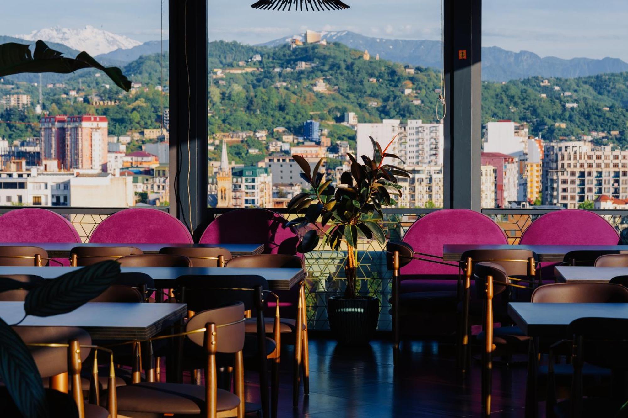 Tapis Rouge Design Boutique Hotel 巴统 外观 照片 Skyline Bar